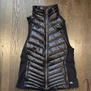 ALO Yoga Women's Black Puffer Vest